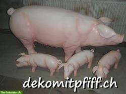 Deko Schwein lebensgroß mit 3 Deko Ferkel lebensgroß