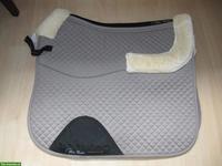 Diverse gebrauchte Schabracken, Pferdedecken u.a.