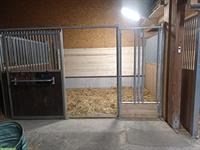 Grosse Paddock mit Nachtboxe, Inwil LU