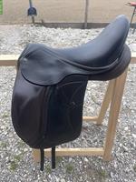 Maxflex Dressursattel 17,5 Zoll zu verkaufen