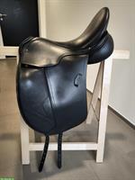 Schwarzer Dressursattel Albion Tomax BTS, 17,5 Zoll