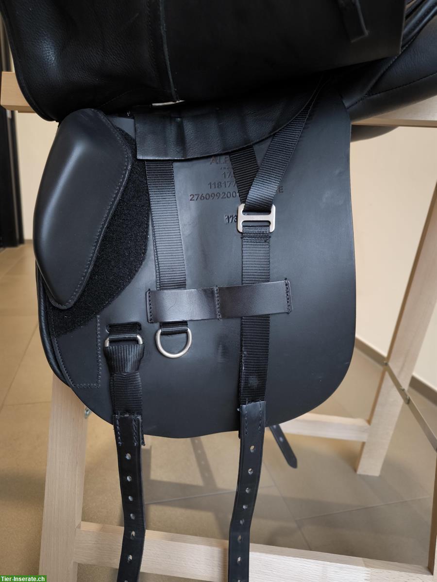 Bild 4: Schwarzer Dressursattel Albion Tomax BTS, 17,5 Zoll