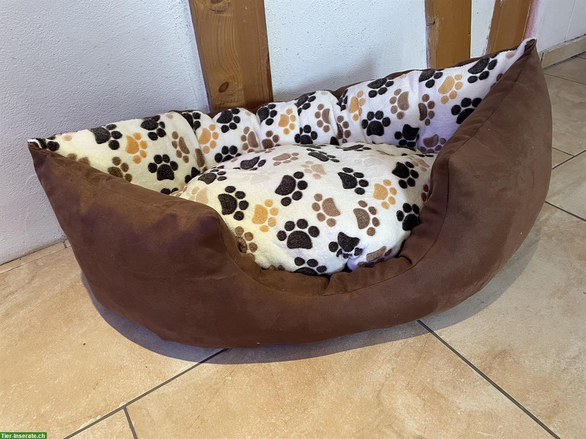 Bild 8: Handgefertigte Hundebettli in verschiedenen Grössen