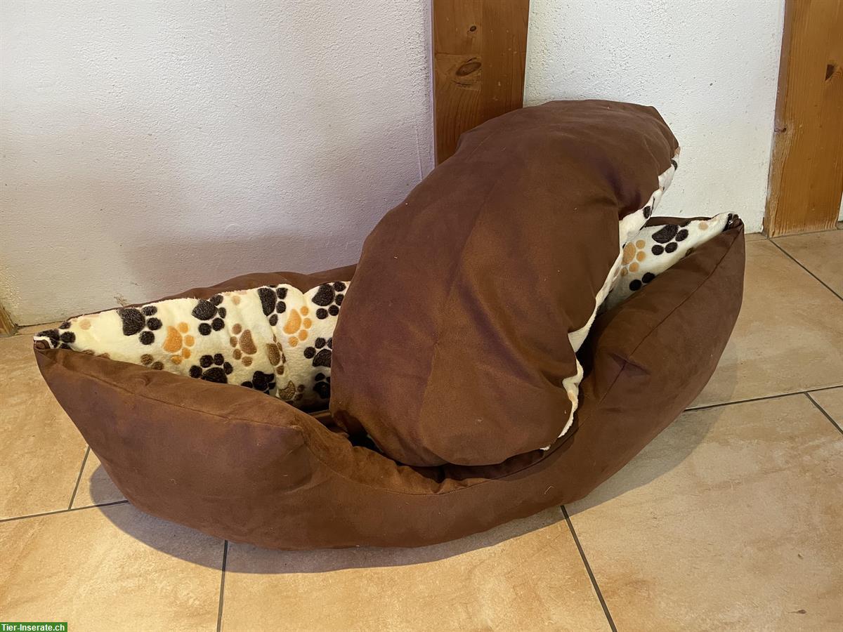 Bild 9: Handgefertigte Hundebettli in verschiedenen Grössen