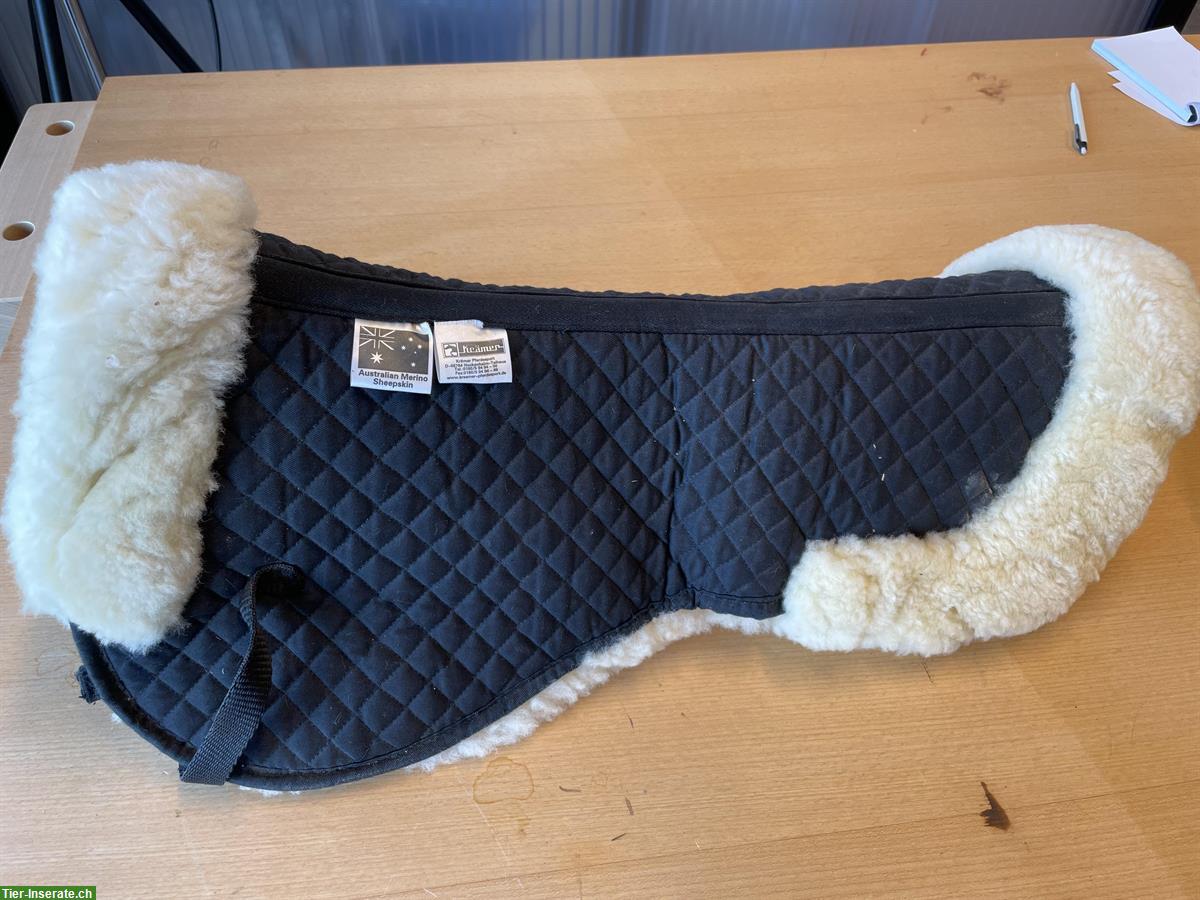 Bild 2: Lammfell Schabracke für Spring- oder Dressursättel