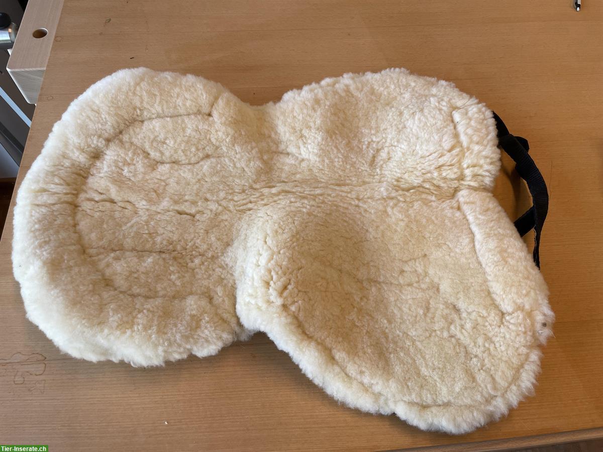 Bild 3: Lammfell Schabracke für Spring- oder Dressursättel