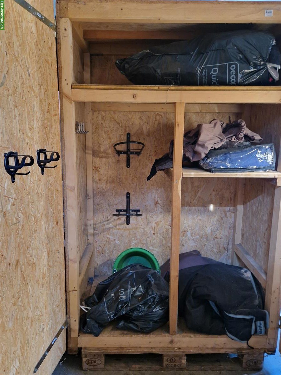 Bild 2: Robuster, grosser Sattelschrank zu verkaufen