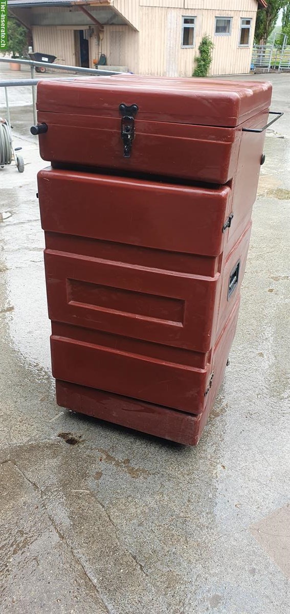 Bild 2: Turnierkiste / mobiler Sattelschrank und Zubehör