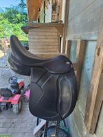 Dressursattel 18 Zoll, schwarz zu verkaufen