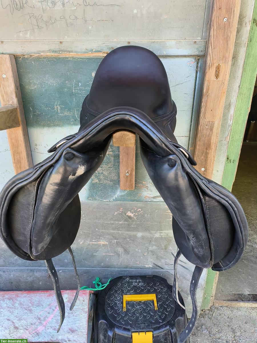 Bild 2: Dressursattel 18 Zoll, schwarz zu verkaufen