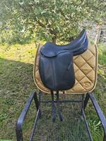 Equinomic Dressursattel 17,5 Zoll, Monoblatt, KW 27 28 29