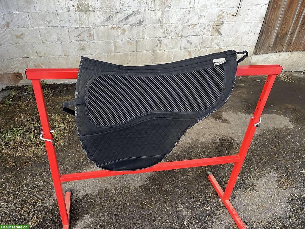 Bild 4: Barefoot Sattel mit neuem Physio-Pad, 2 verschiedene Einlagen