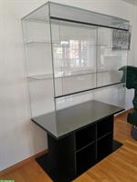 Glas Terrarium mit Untermöbel zu verkaufen
