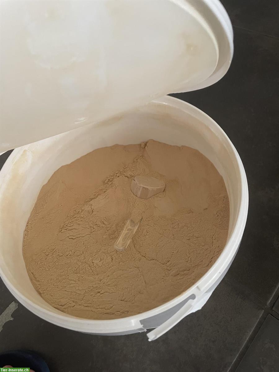 Bild 3: Eimer Bierhefe Pulver von Lexa Pferdefutter