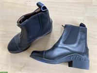Ariat Reitstiefeletten zu verkaufen