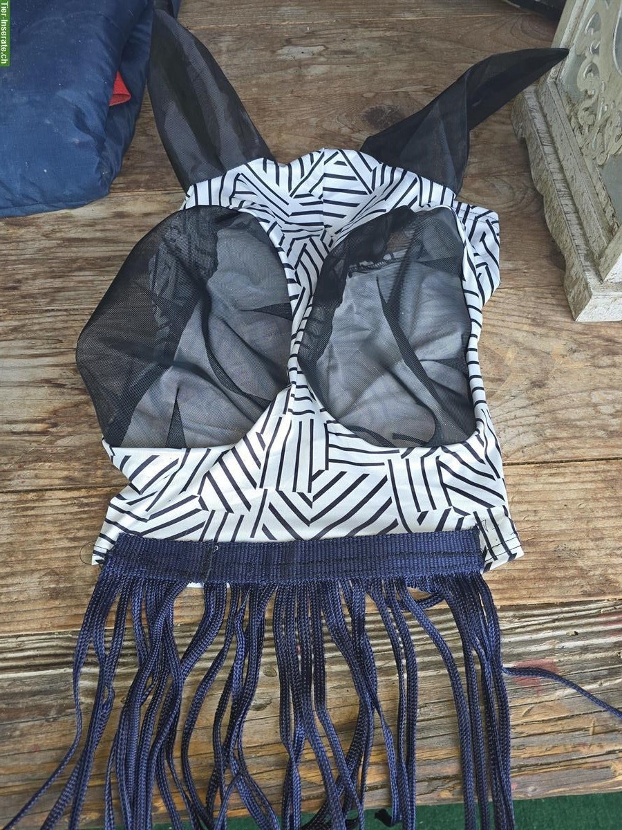Bild 2: Neue Fliegenmasken in verschiedenen Farben