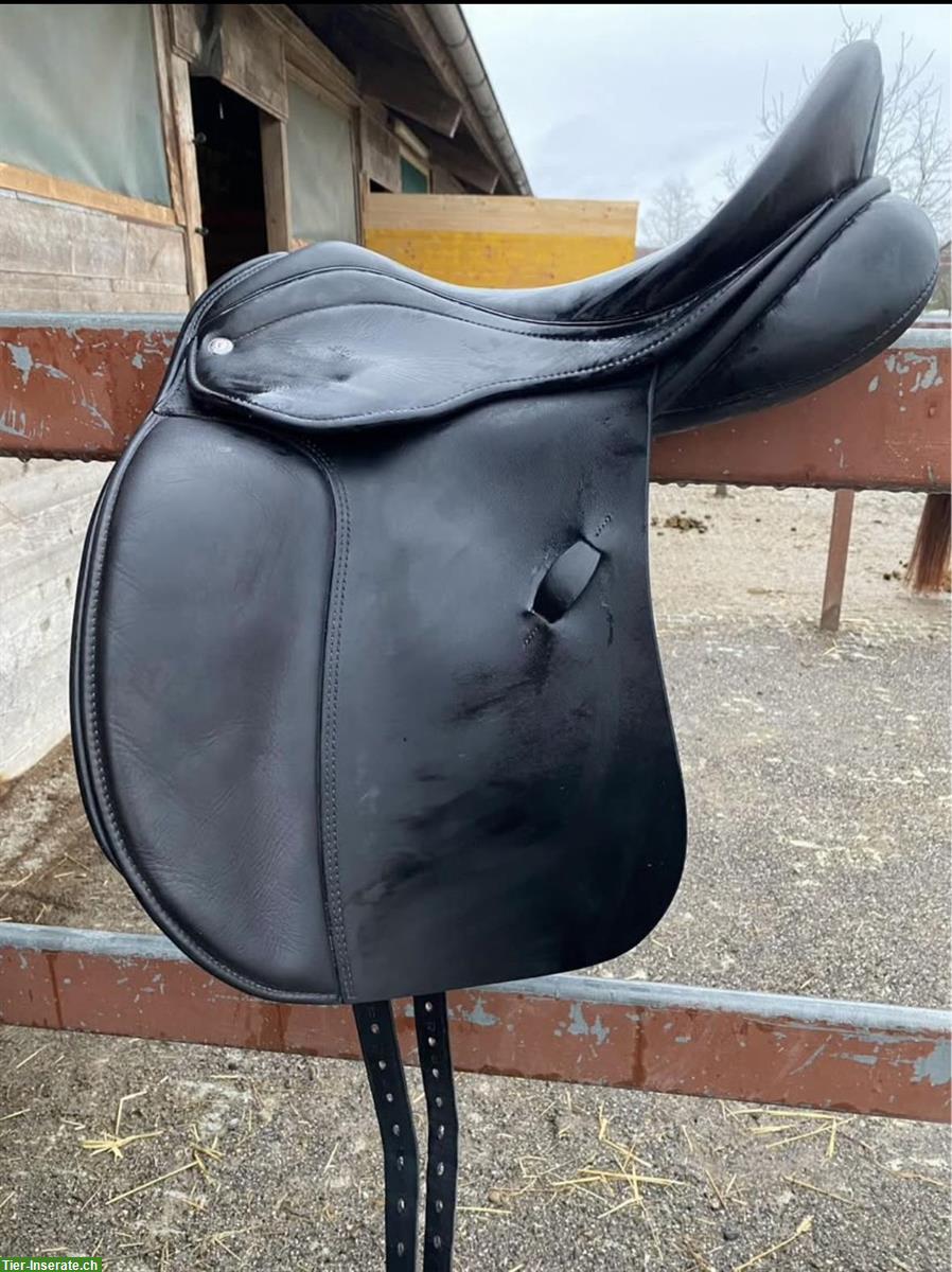 Farrington Dressursattel 17,5 Zoll zu verkaufen