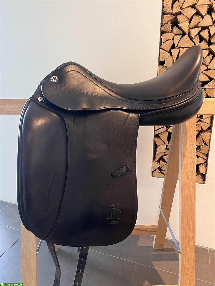 Bild 2: Dressursattel Prestige D1 Zero, 17 Zoll, schwarz