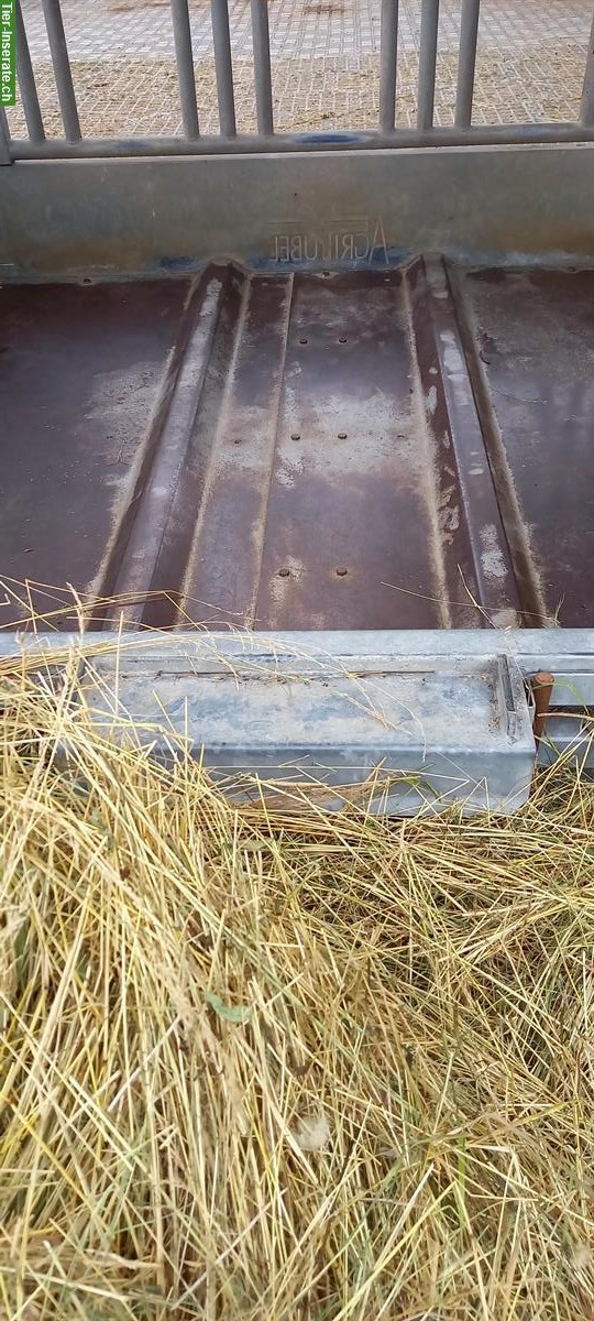 Bild 3: Heu Futterraufe mit Sicherheitsfressgitter