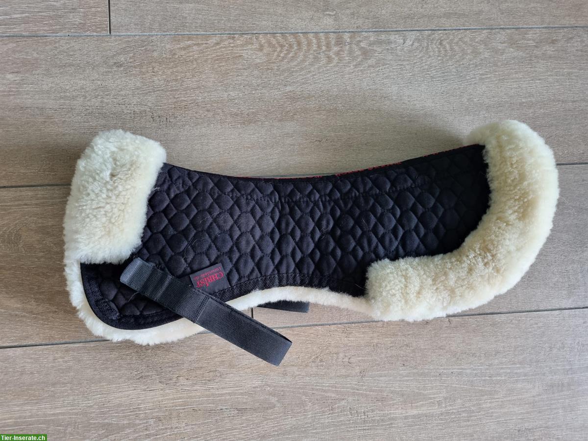 Bild 2: Neuwertiges Lammfellpad Pony zu verkaufen