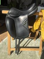 Neuwertigen Dressursattel Amerigo Pinerolo 17 Zoll