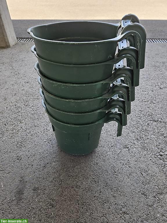 Futtertrog HangOn rund 8 Liter zu verkaufen