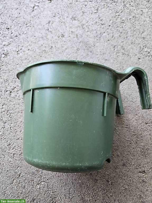 Bild 3: Futtertrog HangOn rund 8 Liter zu verkaufen