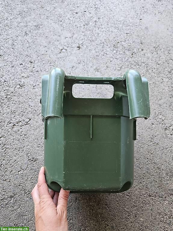 Bild 4: Futtertrog HangOn rund 8 Liter zu verkaufen