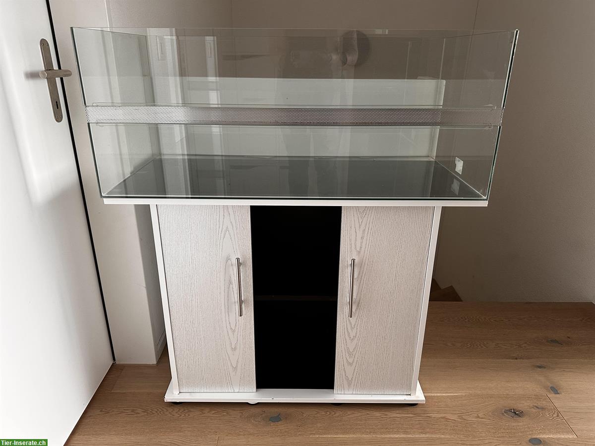Bild 2: Nagerterrarium mit Unterschrank und viel Zubehör
