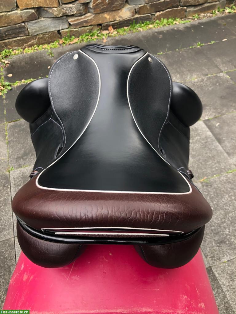 Bild 6: Dressursattel Custom Icon Alpha 18 Zoll, schwarz