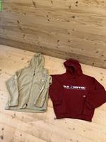 Roter Old Sorell Pullover (rot) und Jacke (beige), Grösse S
