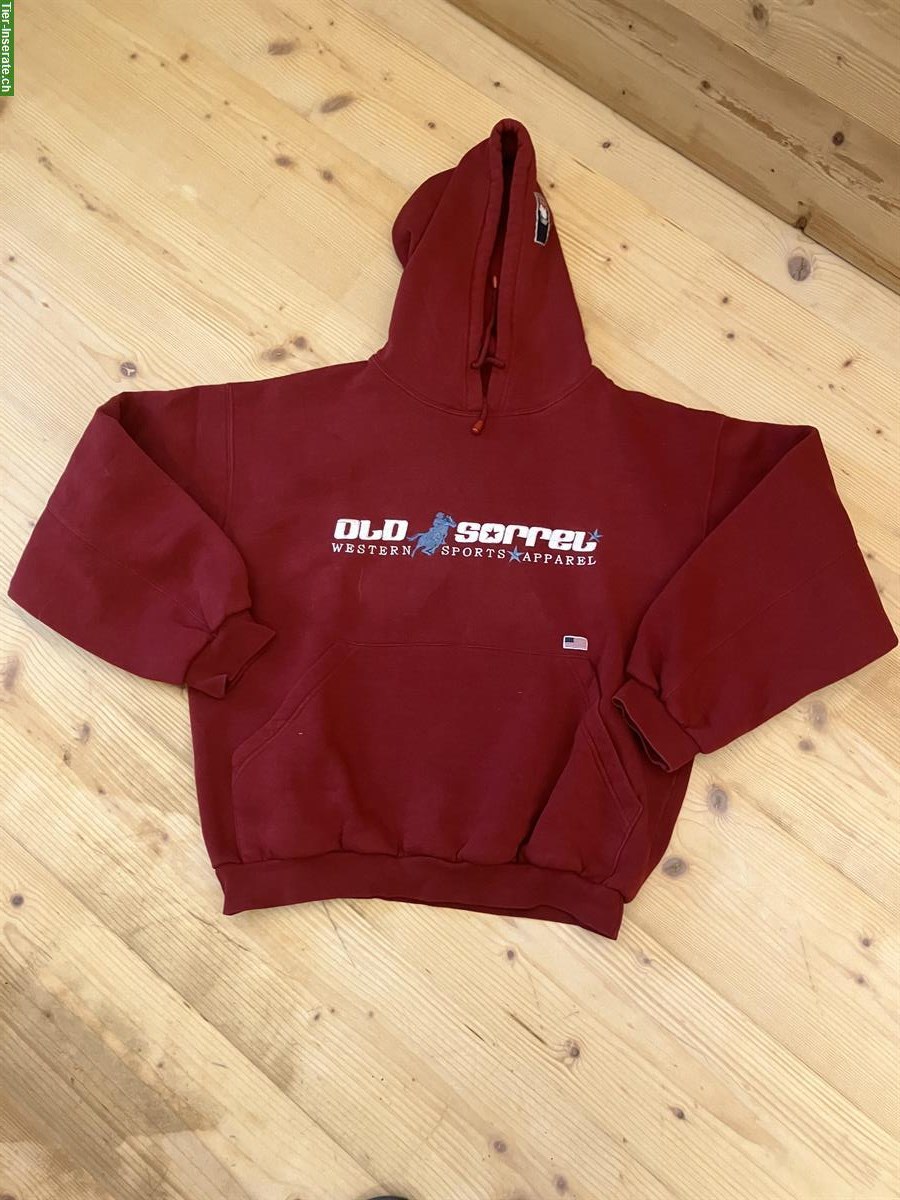Bild 2: Roter Old Sorell Pullover (rot) und Jacke (beige), Grösse S