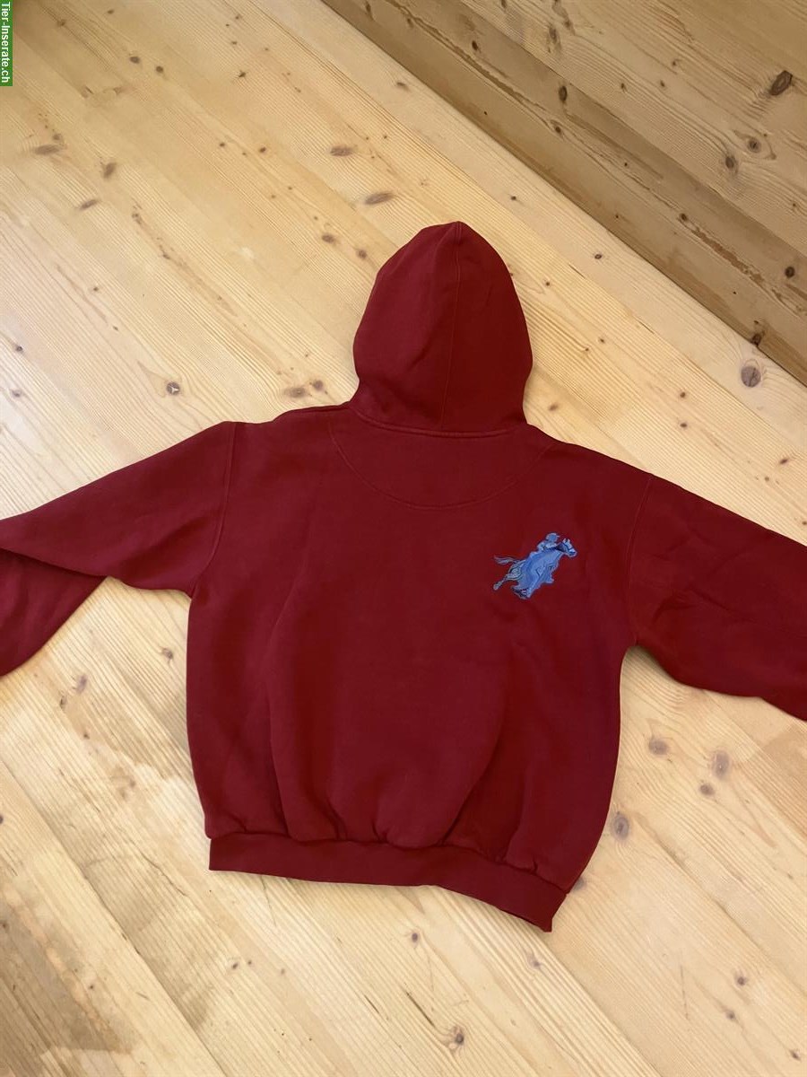Bild 3: Roter Old Sorell Pullover (rot) und Jacke (beige), Grösse S