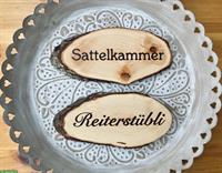 Boxenschilder aus Holz (Brandmalerei) zu verkaufen
