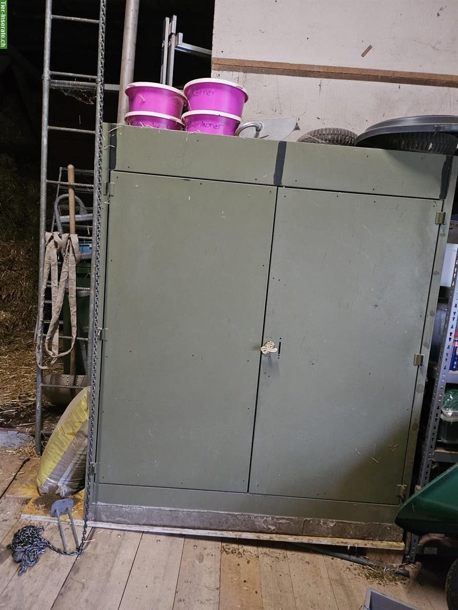 Metallschrank mäusesicher abzugeben