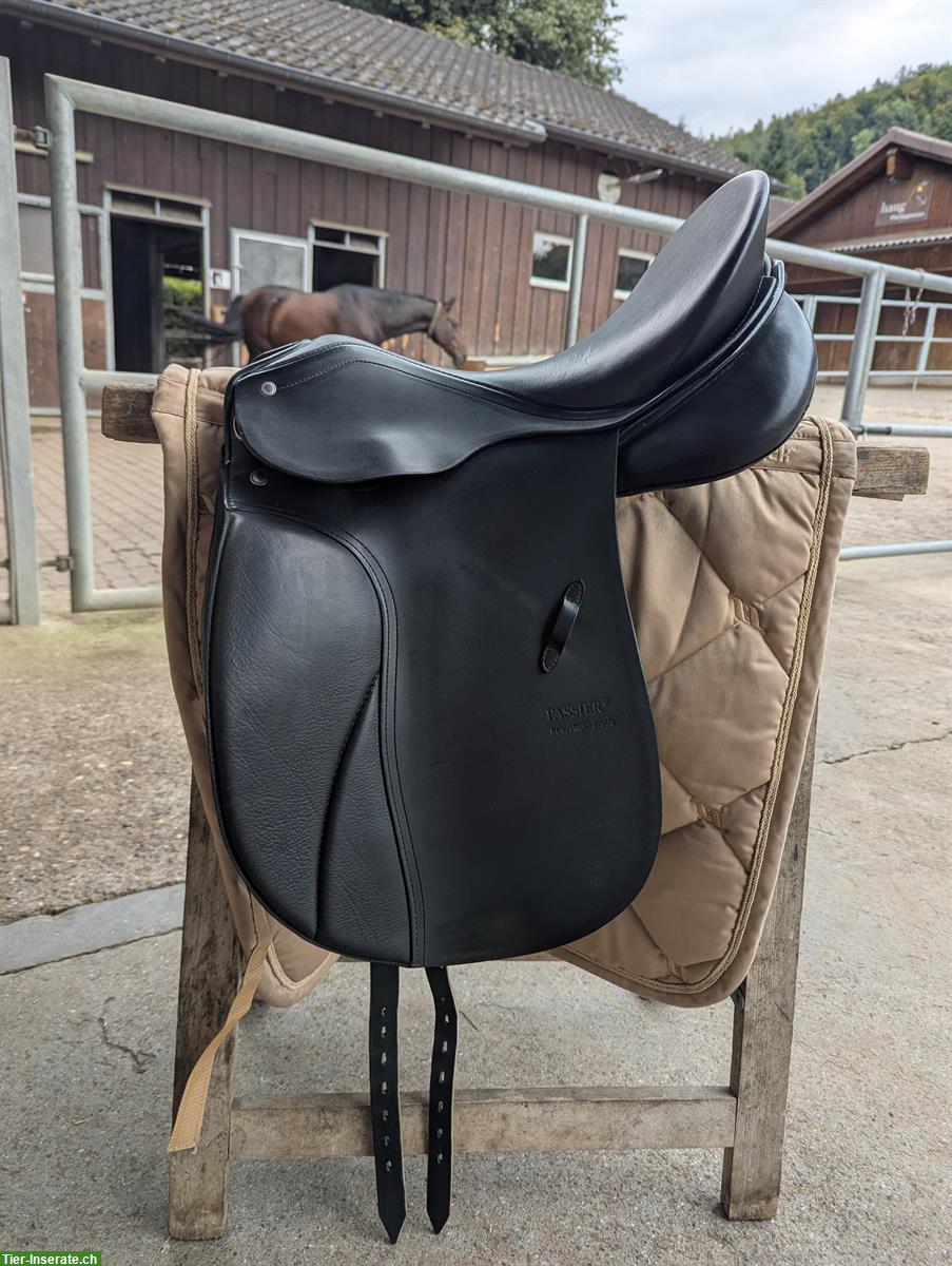 Passier Dressursattel Sirius 17 Zoll mit Lacknähten