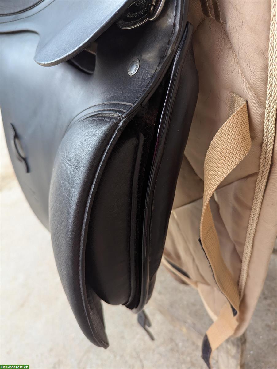 Bild 6: Passier Dressursattel Sirius 17 Zoll mit Lacknähten