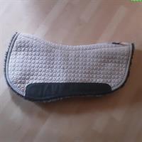 Mattes Pad mit Lammfell zu verkaufen