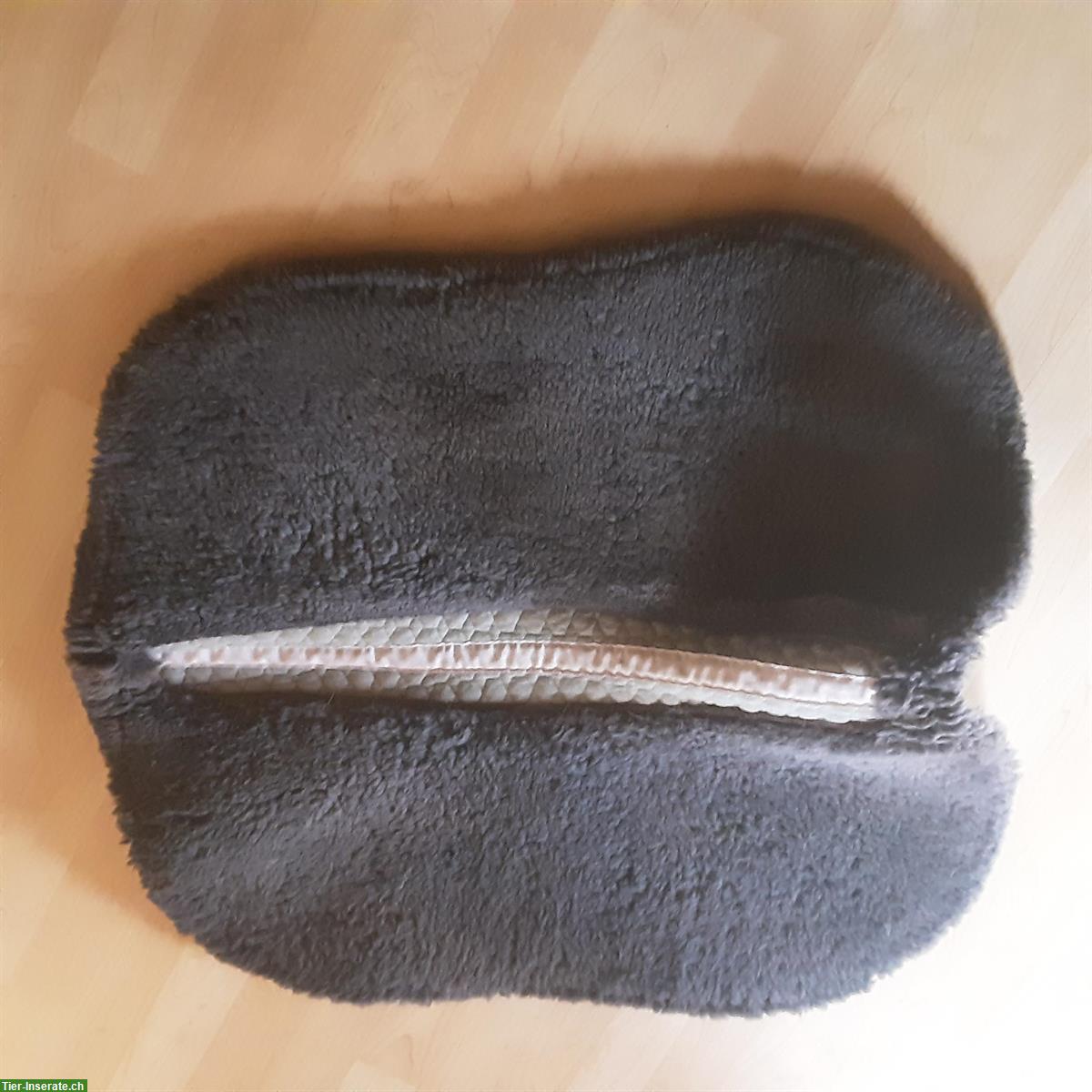 Bild 2: Mattes Pad mit Lammfell zu verkaufen