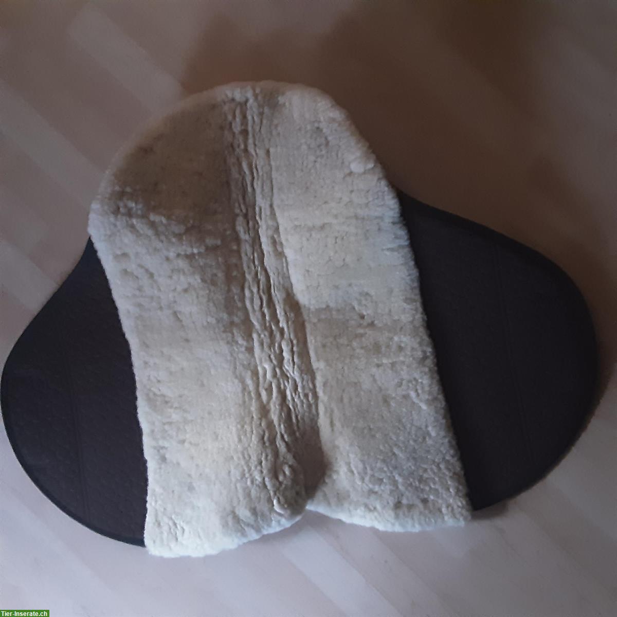 Bild 4: Christ Lammfell-Schabracke in neuwertigem Zustand