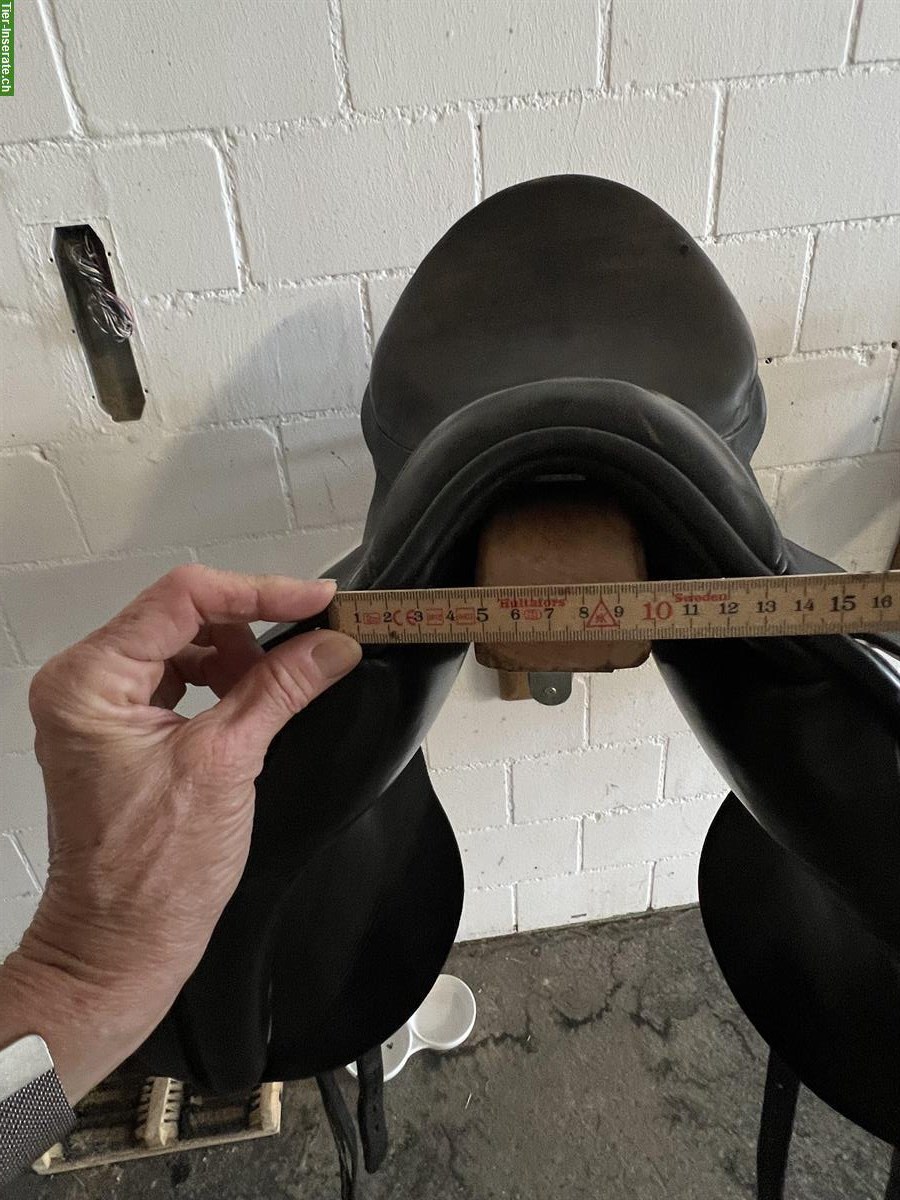Bild 4: Röösli Dressursattel (schwarz) 17 Zoll zu verkaufen
