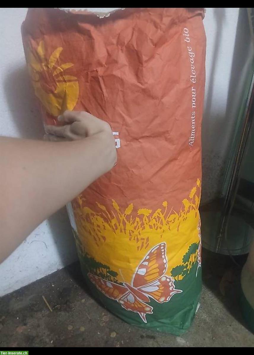 Kaninchen und Hühnermist für Garten und Kompost