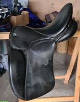 Stübben Genesis Dressursattel 17.5 Zoll KW29 schwarz