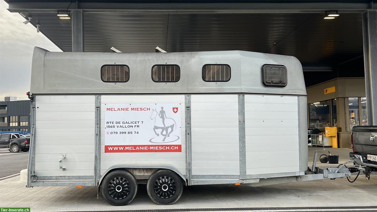 Weijer Pferdeanhänger mit begehbarer Sattelkammer