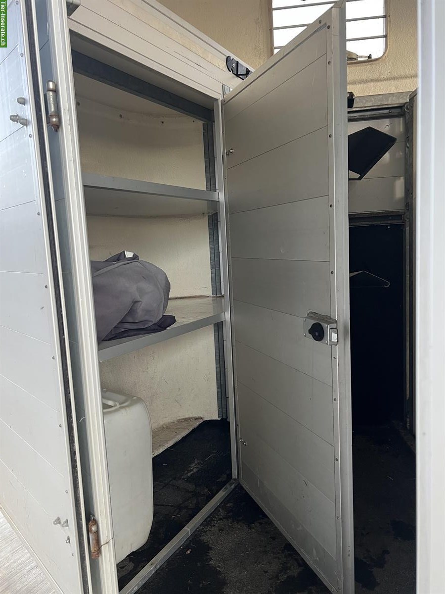 Bild 3: Weijer Pferdeanhänger mit begehbarer Sattelkammer