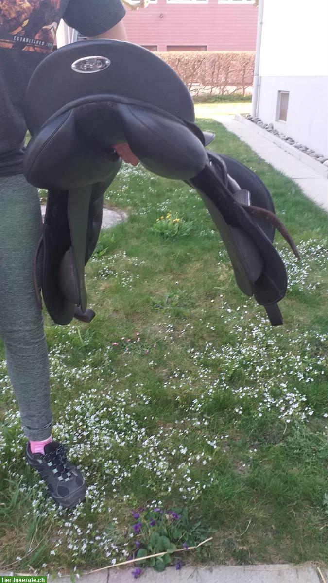 Bild 2: Neuer Vielseitigkeitssattel für schlankes Pferd mit hohem Rist