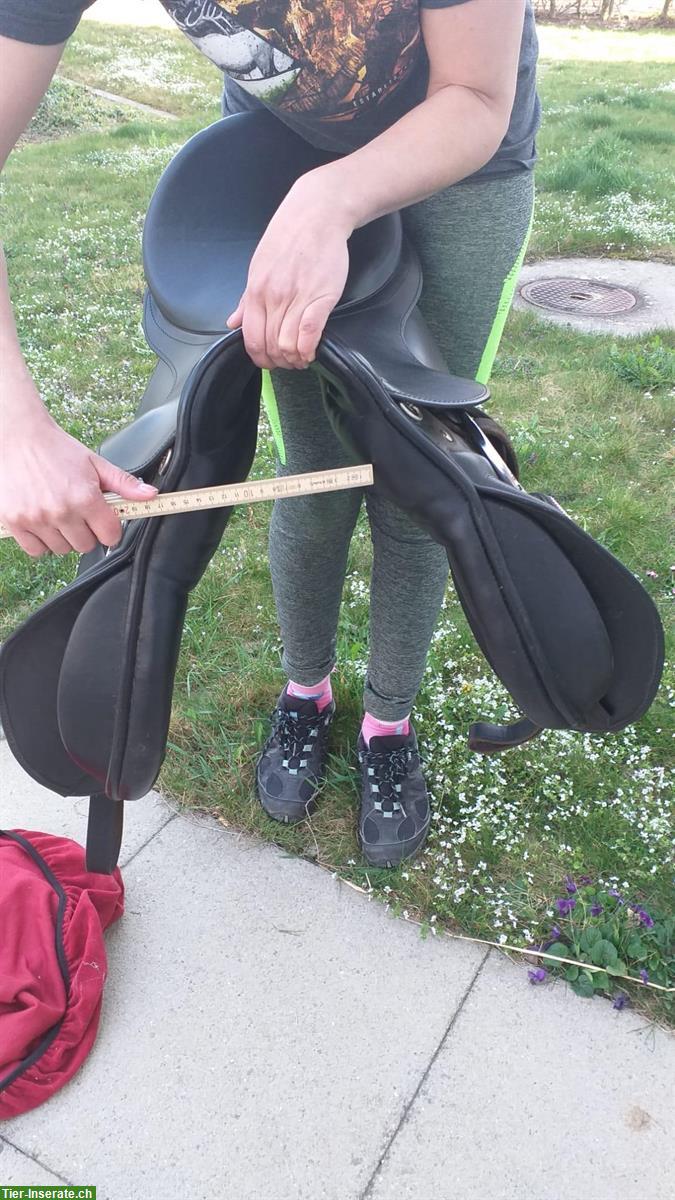 Bild 4: Neuer Vielseitigkeitssattel für schlankes Pferd mit hohem Rist