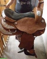 Westernsattel, neuwertig, mittelhoher Rist, breiter Rücken