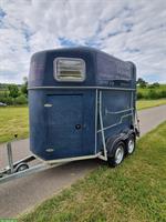 Thiel 2er Pferdeanhänger mit Sattelkammer ab MFK