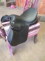 Springsattel EquiNomic VS Spring, 17 Zoll, schwarz